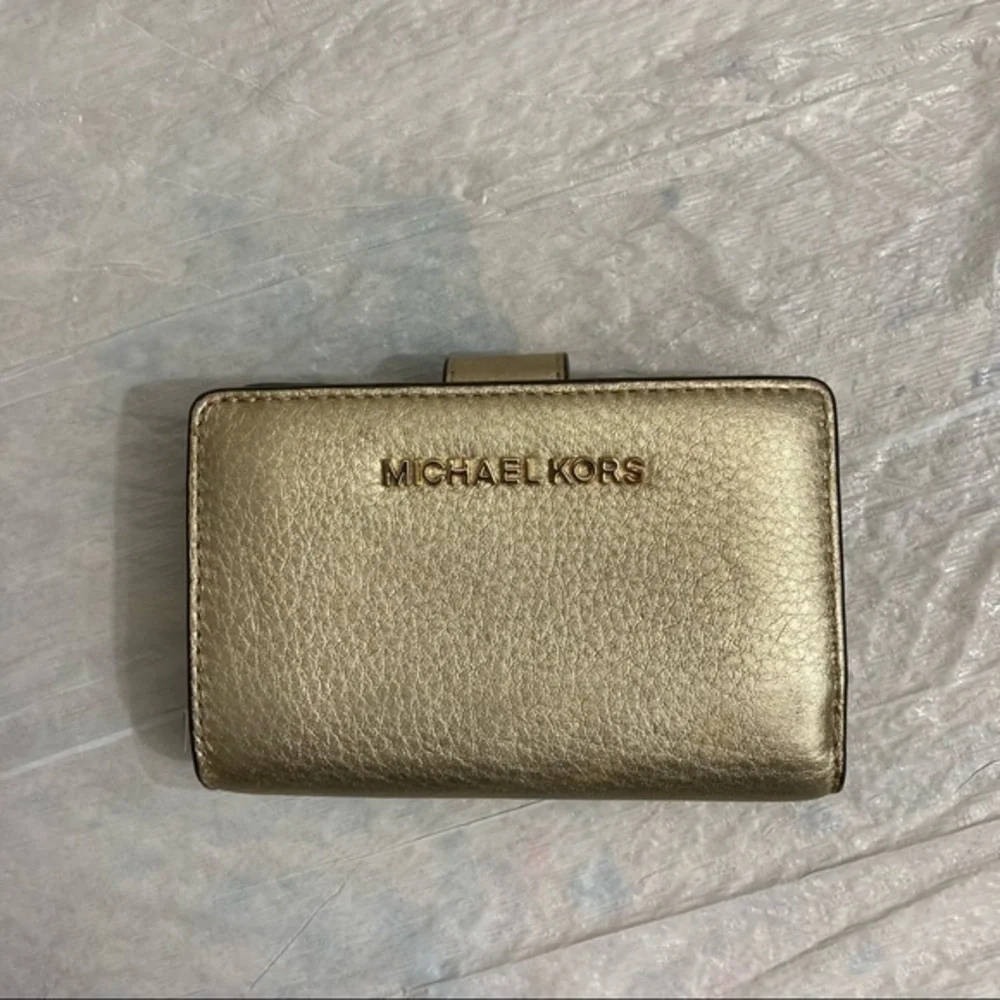 Michael kors gold leather wallet